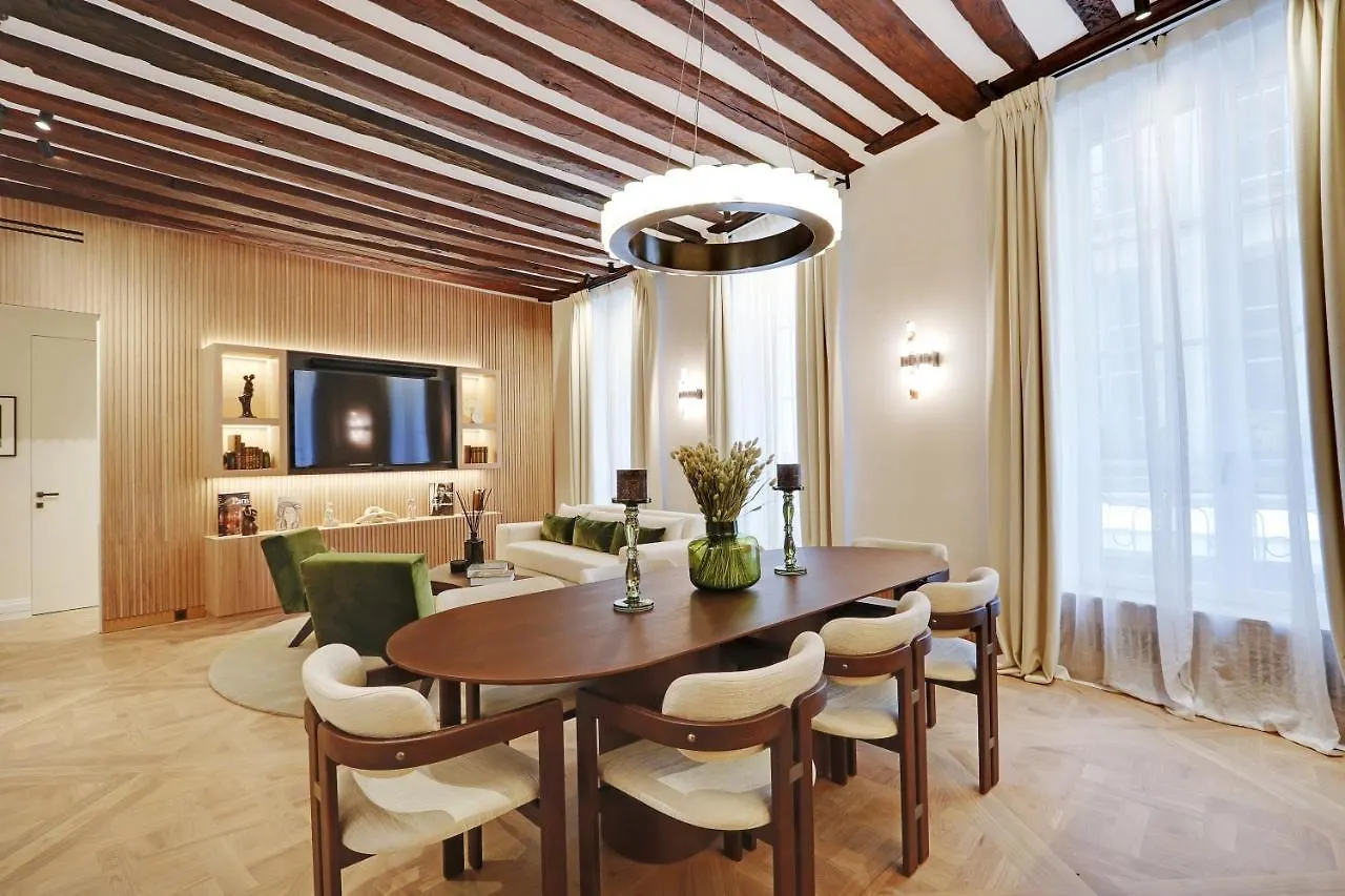 Thelander - Serviced In Saint-germain-des-pres Paryż